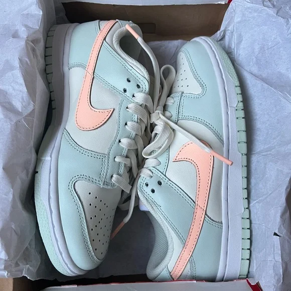 Brand New Nike Dunk Low with box
Never Worn
Size 36 EU/ 5.5 UK - Picture 3 of 6